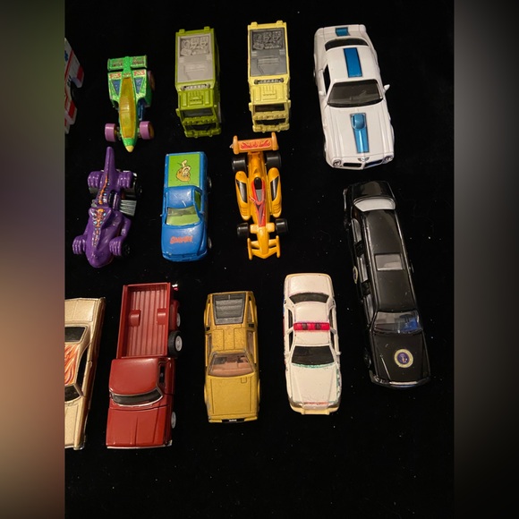 Lot 6 Misc- 26 HOT WHEELS die cast CARS Various ages USED Toy Box Condition READ - Picture 4 of 9